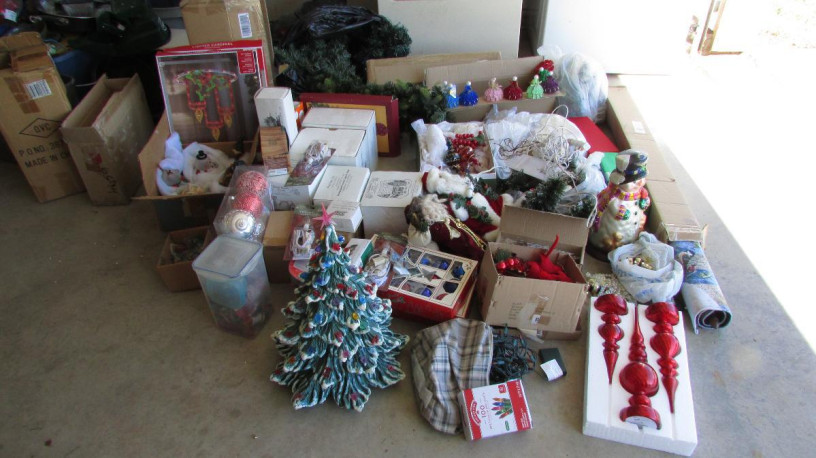 christmas-santas-village-ornaments-big-1