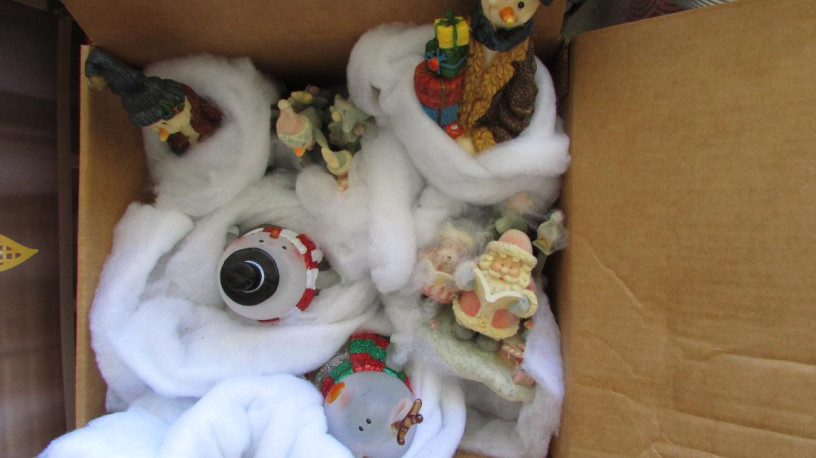 christmas-santas-village-ornaments-big-0