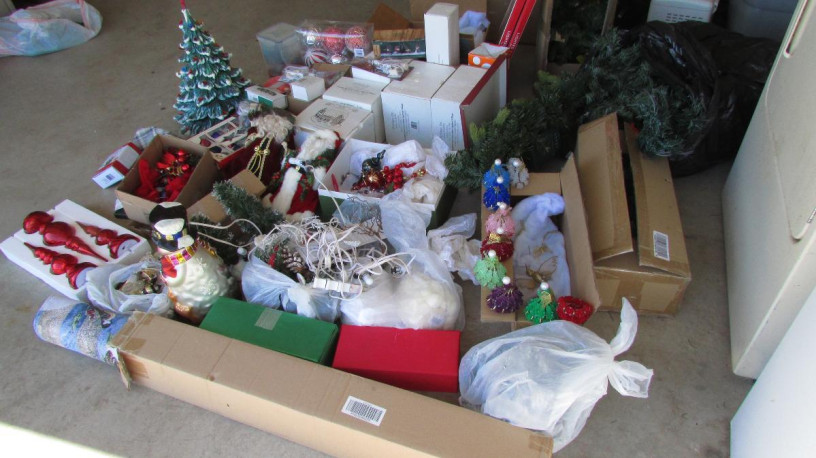 christmas-santas-village-ornaments-big-2