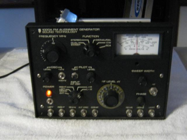 test-equipment-sound-technologies-fm-signal-generator-1000a-big-4