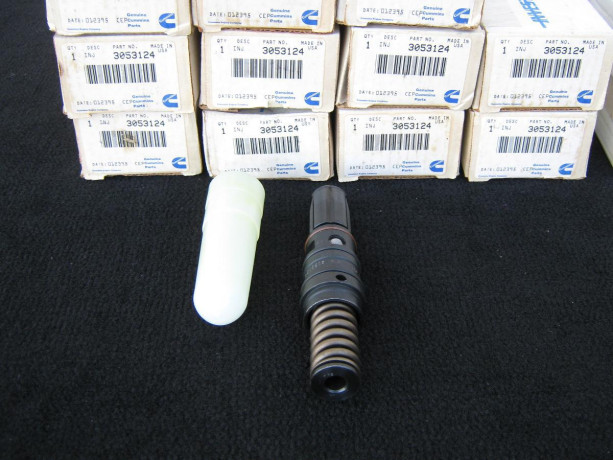 cummins-kta38-diesel-fuel-injectors-big-1
