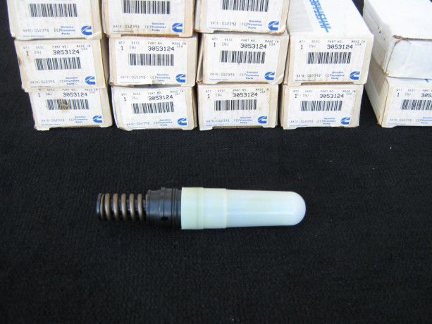 cummins-kta38-diesel-fuel-injectors-big-3