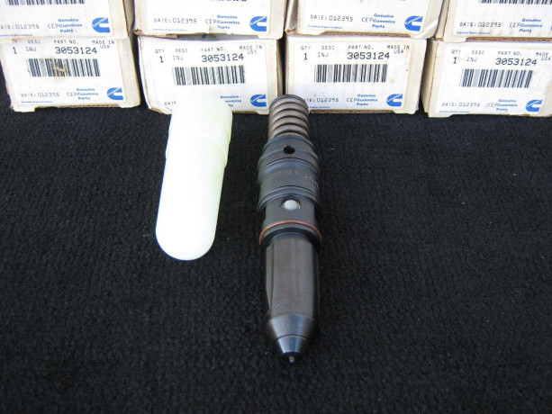cummins-kta38-diesel-fuel-injectors-big-0