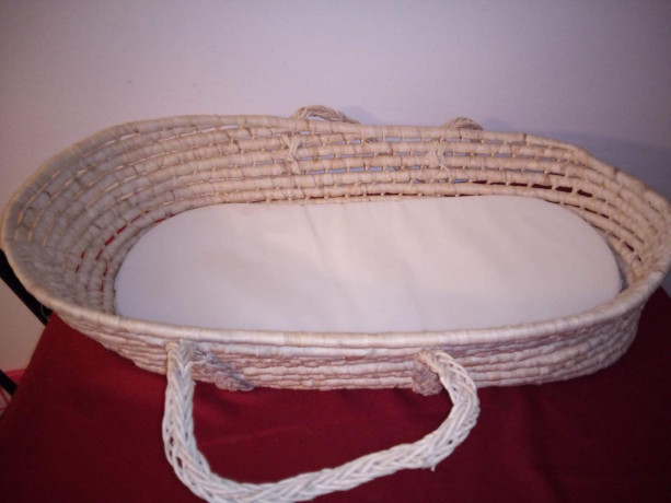 portable-bassinet-with-waterproof-mattress-big-1