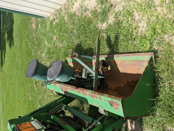 2008-john-deere-3203-big-0