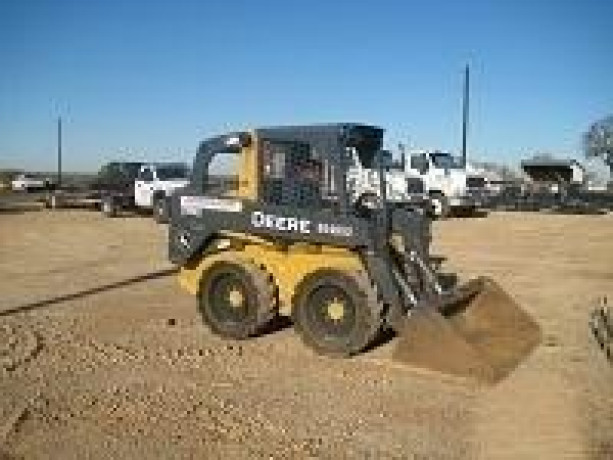 john-deere-318d-skid-steer-big-0