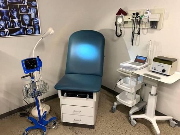 midmark-104-108-exam-tables-for-sale-big-0