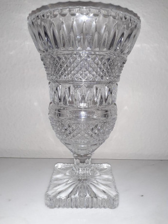geometric-cut-crystal-pedestal-vase-big-1