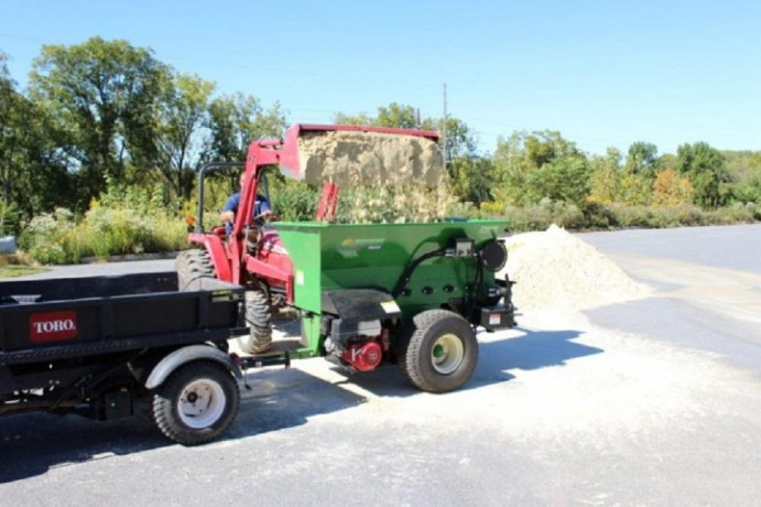 topdresser-tow-behind-commercial-big-4