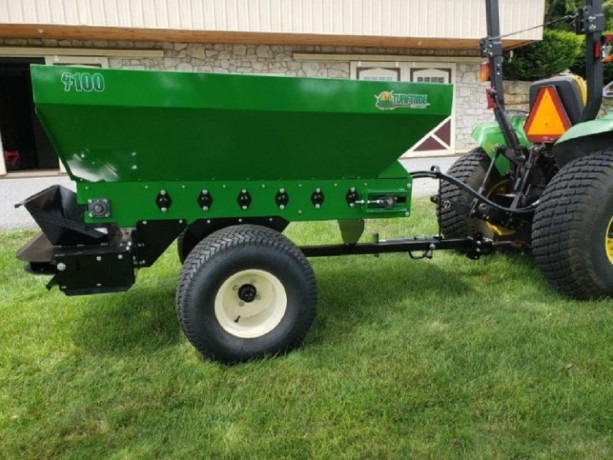 topdresser-tow-behind-commercial-big-1