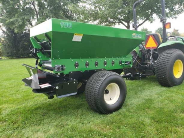 topdresser-tow-behind-commercial-big-3