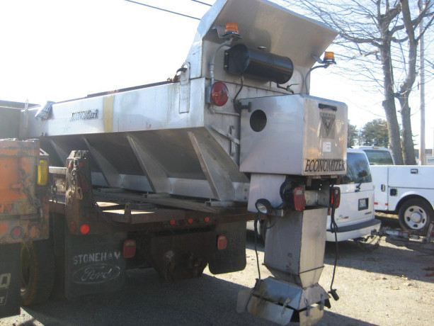 sand-salt-spreaders-big-3