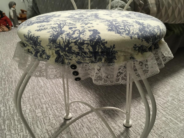 chair-decorative-white-and-blue-big-2