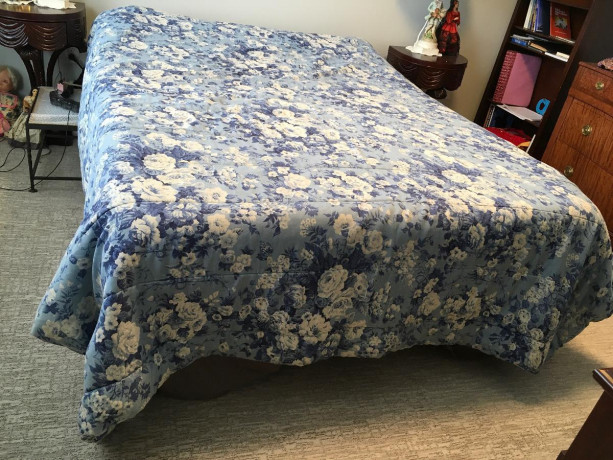 blanket-white-and-blue-flowers-big-3