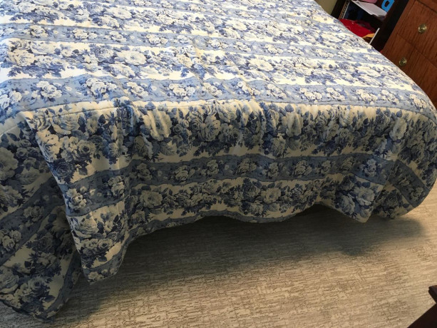 blanket-white-and-blue-flowers-big-2