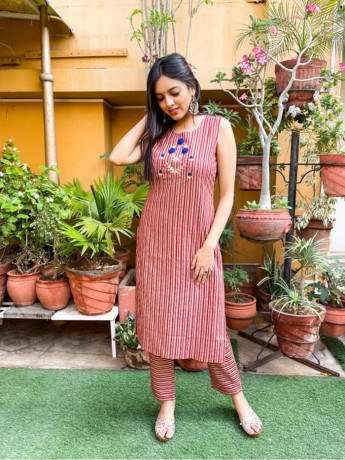 buy-sleeveless-kurtis-online-at-parchhai-big-0