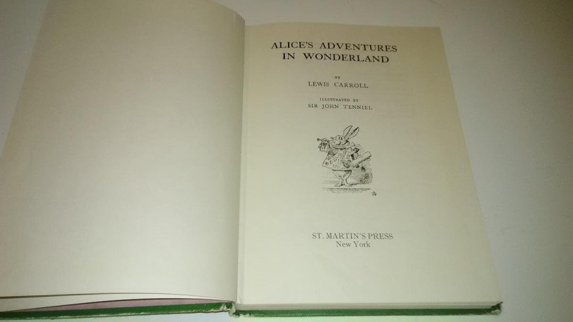 vintage-alices-adventures-in-wonderland-lewis-carroll-st-martins-press-1977-big-1
