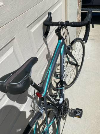 2015-cannondale-synapse-carbon-105-5-womens-road-bike-big-2