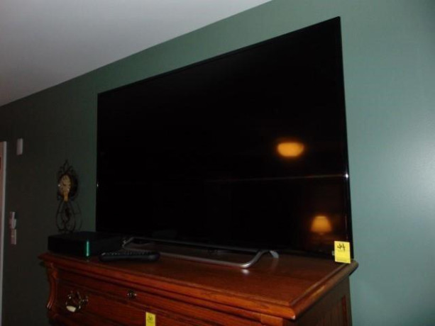 sony-bravia-48-inches-flatscreen-tv-9-months-old-big-2