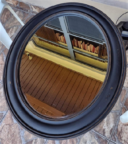 distressed-black-round-wall-mirror-big-4