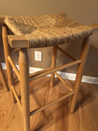 never-used-wooden-stools-big-0