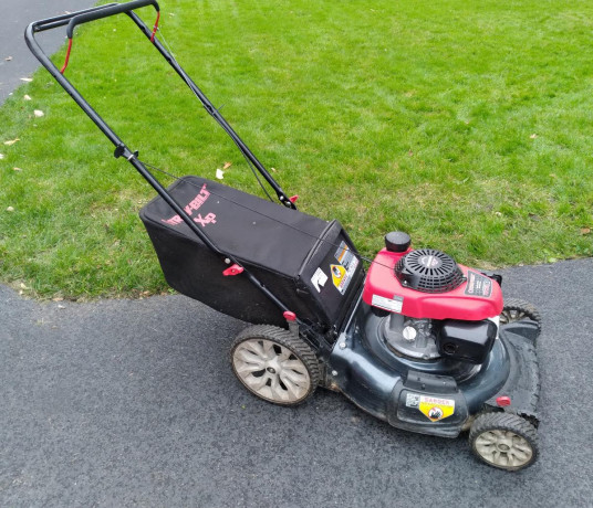 troy-bilt-tb130-push-lawn-mower-w-grass-bag-big-1