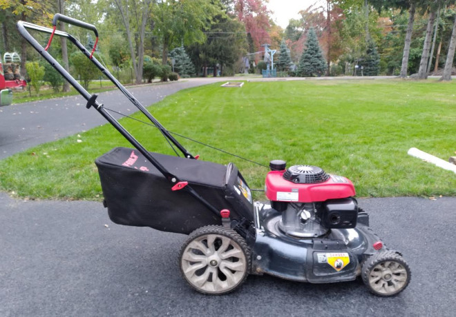 troy-bilt-tb130-push-lawn-mower-w-grass-bag-big-0