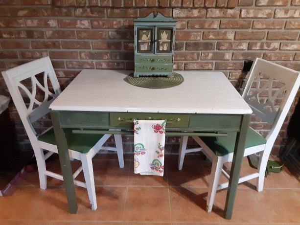 retro-kitchen-table-big-0