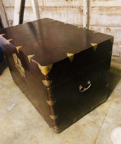 antique-trunk-big-1
