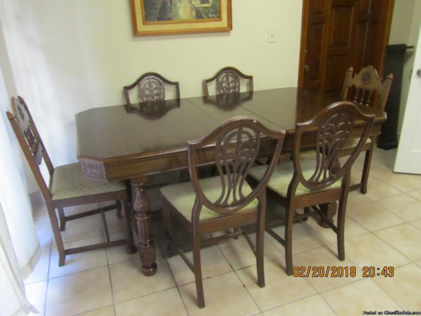 berkey-and-gay-dining-room-table-1-extension-6-chairs-7-pcs-big-1