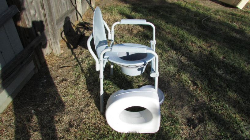 toilet-commode-chair-big-0
