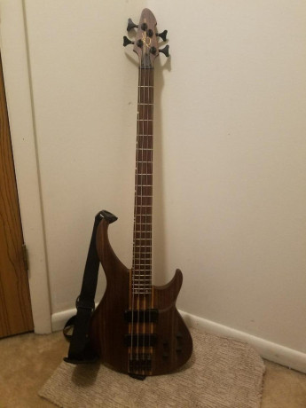 peavey-grind-electric-bass-guitar-4-string-big-4