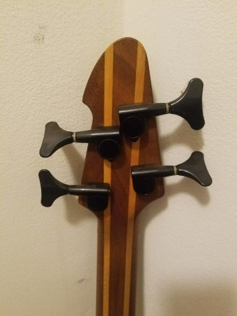 peavey-grind-electric-bass-guitar-4-string-big-2