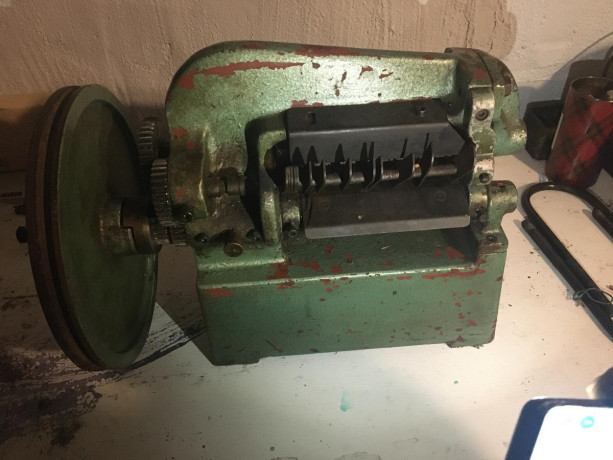 leather-strap-cutter-and-lace-maker-big-1