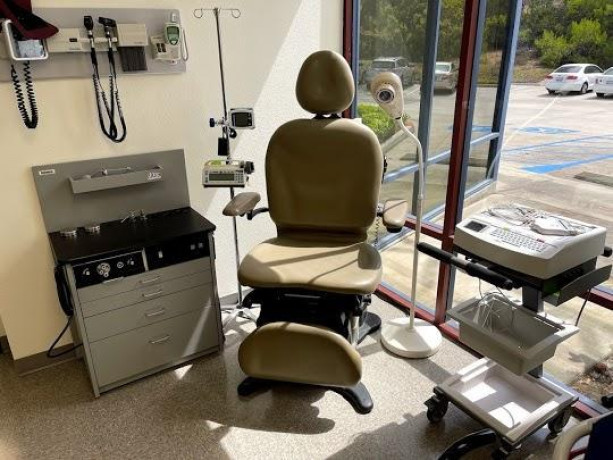 exam-tables-exam-beds-for-sale-in-san-diego-big-1