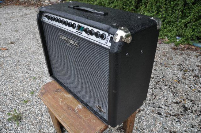 behringer-gx210-ultratwin-electric-guitar-amplifier-big-3