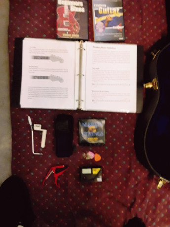 washburn-d30-6-string-accoustic-guitar-pkg-big-0