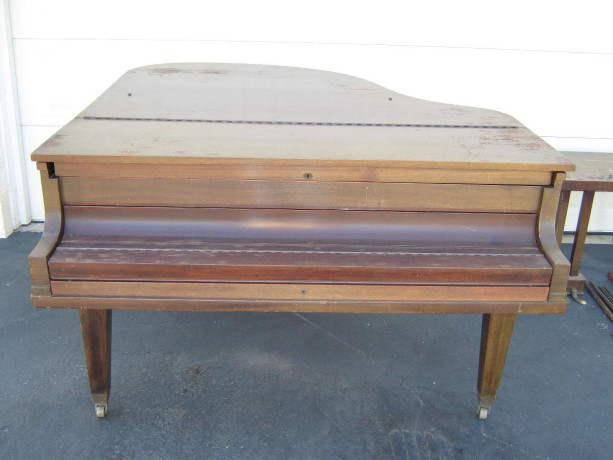 baby-grand-piano-big-2