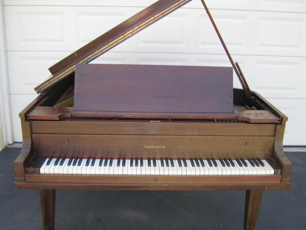 baby-grand-piano-big-0