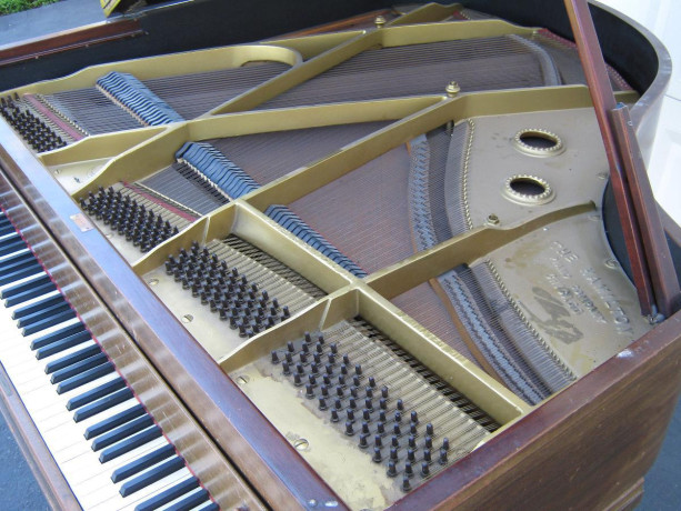 baby-grand-piano-big-4
