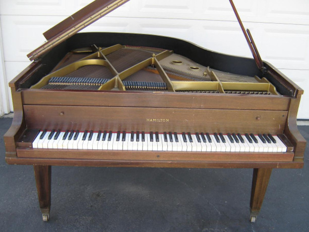 baby-grand-piano-big-3