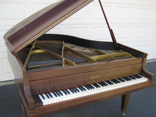 baby-grand-piano-big-1