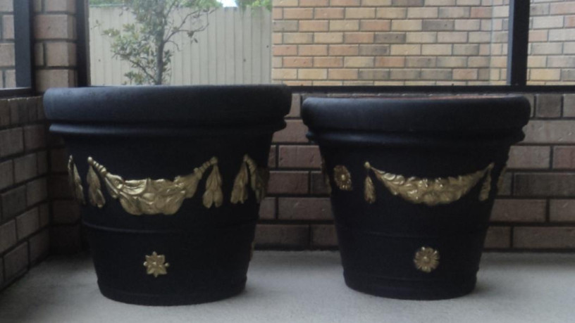 new-versacerenaissance-plant-pots-with-lion-paw-stands-big-2