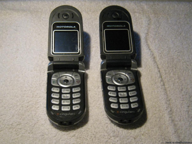 two-motorola-model-v180s-cellphones-w-cases-and-one-charger-big-0
