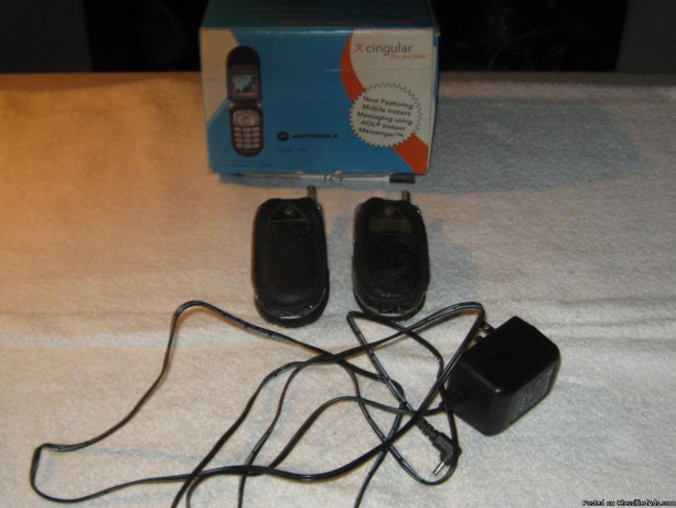 two-motorola-model-v180s-cellphones-w-cases-and-one-charger-big-1