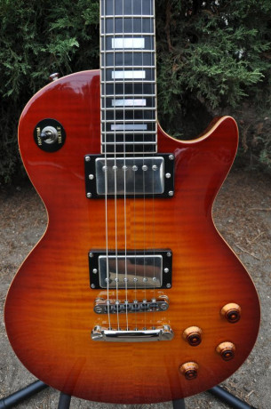 bragi-les-paul-electric-guitar-big-2