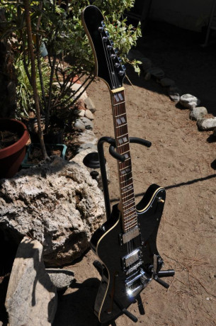 custom-shop-semi-hollow-electric-guitar-big-3