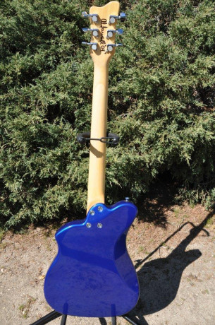farnell-ultra-light-electric-guitar-big-1