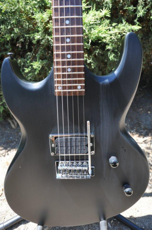 peavey-rockmaster-electric-guitar-big-2