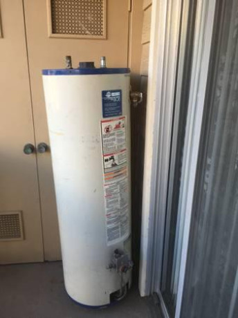 reliance-water-heater-40-gallons-used-big-0